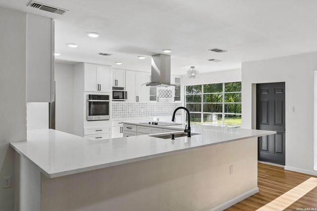 1422 E Sunshine Dr, San Antonio, TX 78228