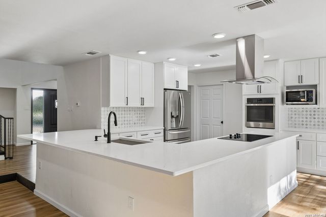 1422 E Sunshine Dr, San Antonio, TX 78228