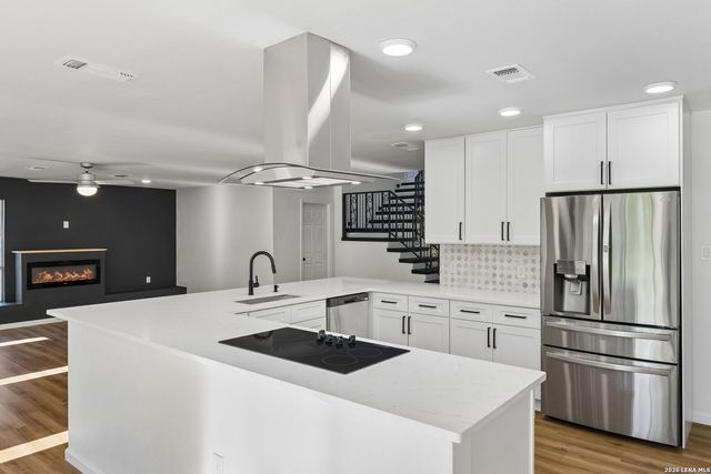 1422 E Sunshine Dr, San Antonio, TX 78228
