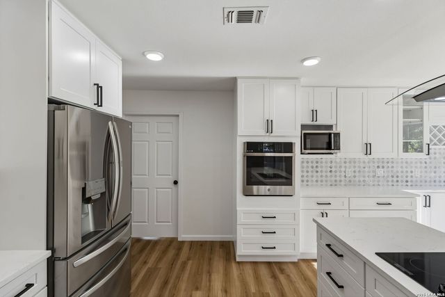 1422 E Sunshine Dr, San Antonio, TX 78228