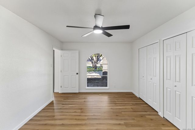 1422 E Sunshine Dr, San Antonio, TX 78228
