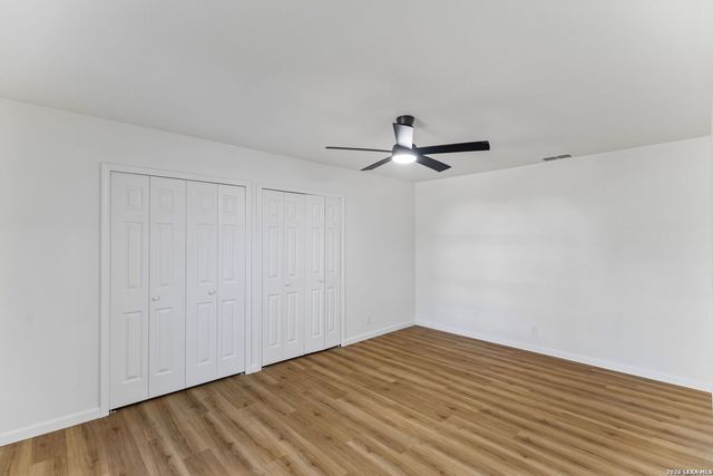 1422 E Sunshine Dr, San Antonio, TX 78228