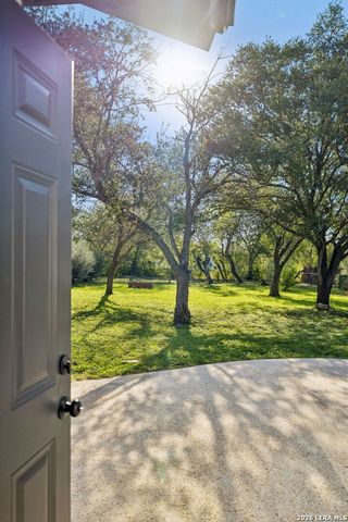 1422 E Sunshine Dr, San Antonio, TX 78228