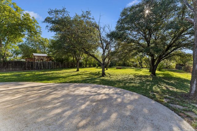 1422 E Sunshine Dr, San Antonio, TX 78228