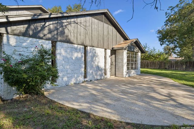 1422 E Sunshine Dr, San Antonio, TX 78228