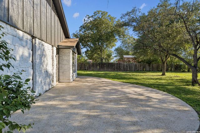 1422 E Sunshine Dr, San Antonio, TX 78228