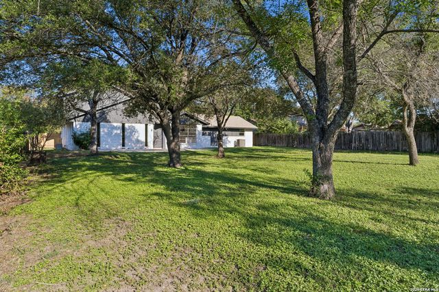 1422 E Sunshine Dr, San Antonio, TX 78228