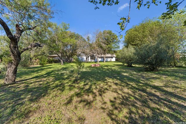 1422 E Sunshine Dr, San Antonio, TX 78228
