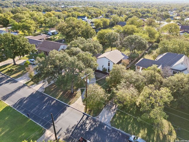 1422 E Sunshine Dr, San Antonio, TX 78228