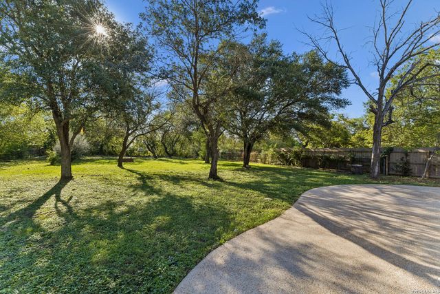 1422 E Sunshine Dr, San Antonio, TX 78228