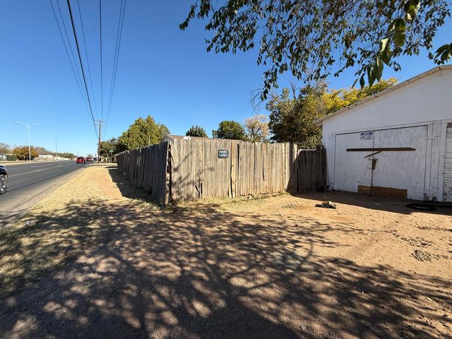 2419 39th Street, Lubbock, TX 79412