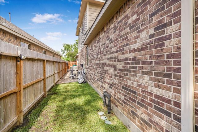 23478 Fauburg Drive, New Caney, TX 77357