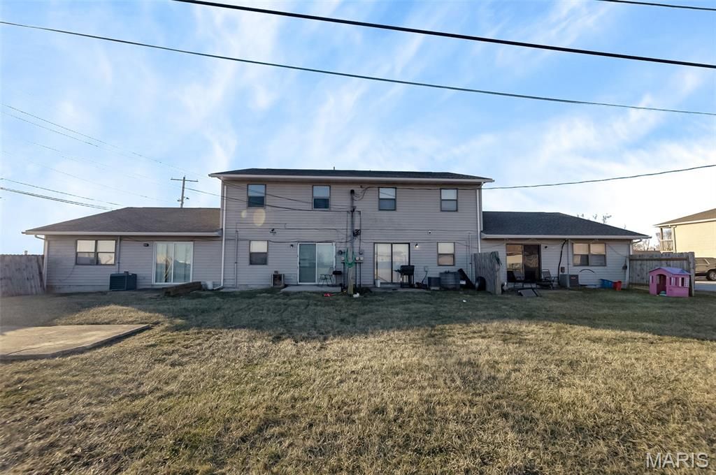 Image 3 of property listing at 1 and 3 Georgetown Drive, Granite City, IL 62040