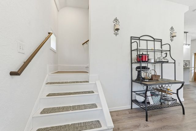 54 Taylor St, Granby, MA 01033