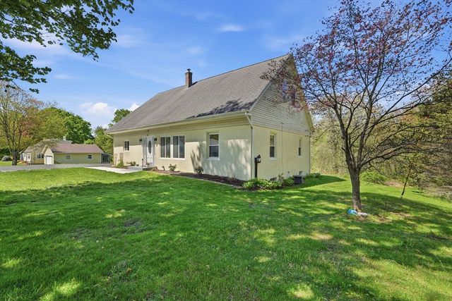 54 Taylor St, Granby, MA 01033