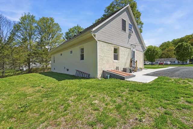 54 Taylor St, Granby, MA 01033