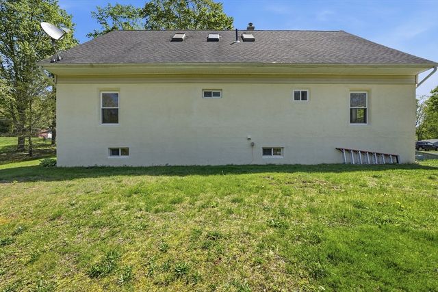 54 Taylor St, Granby, MA 01033