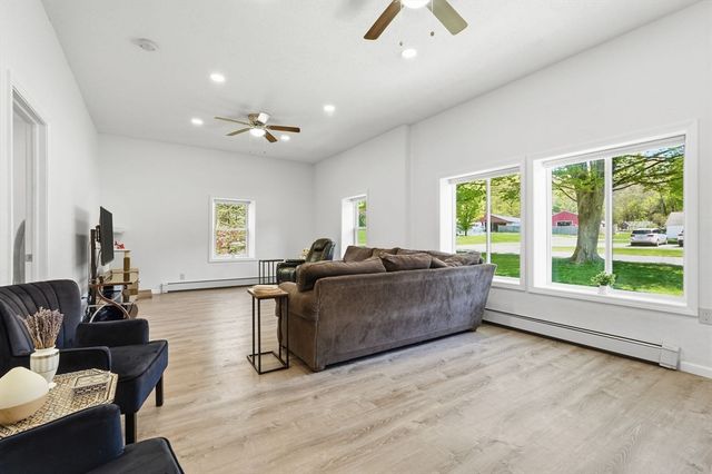 54 Taylor St, Granby, MA 01033