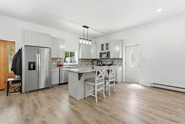 54 Taylor St, Granby, MA 01033