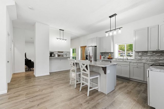 54 Taylor St, Granby, MA 01033