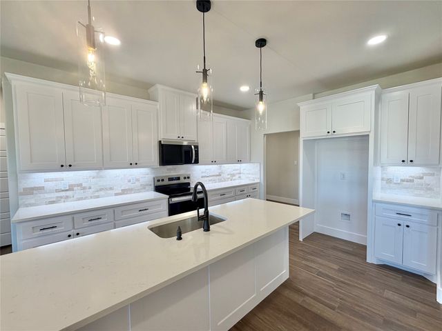 1013 Sabrina Court, Weatherford, TX 76085
