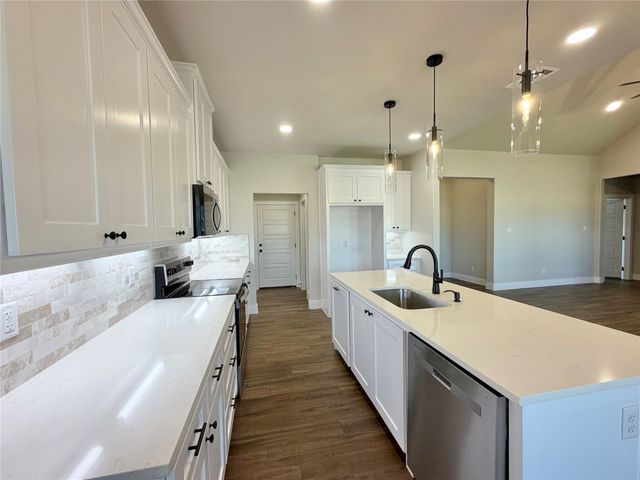 1013 Sabrina Court, Weatherford, TX 76085