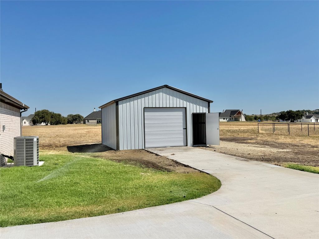 1013 Sabrina Court, Weatherford, TX 76085 — photo 4