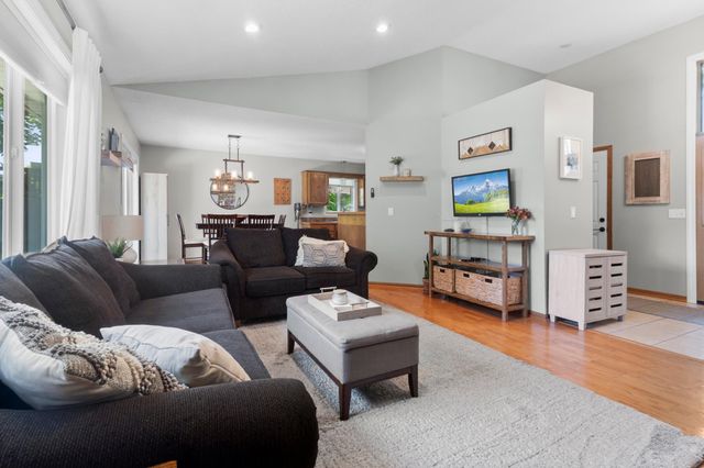 349 69th Street N, Mahtomedi, MN 55115