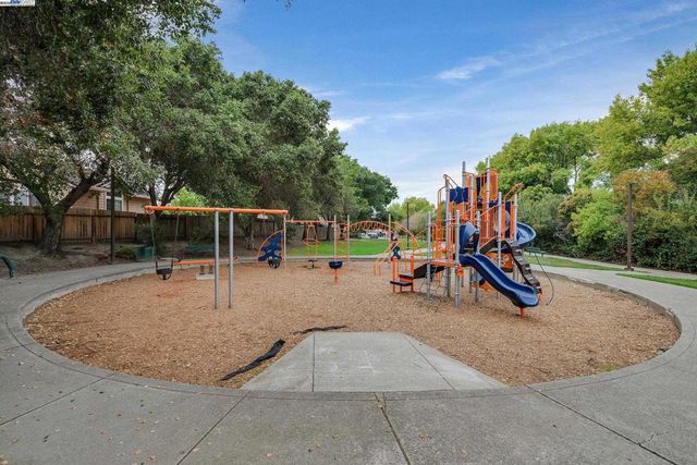 205 Dursey Dr, Pinole, CA 94564