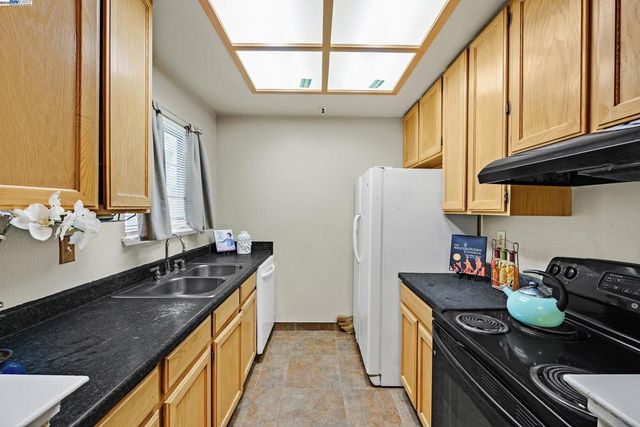 205 Dursey Dr, Pinole, CA 94564