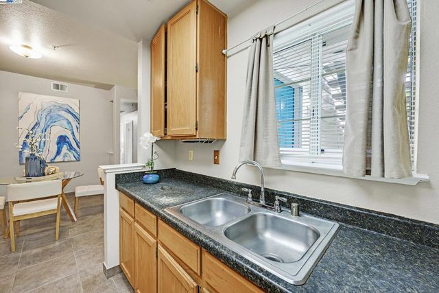 205 Dursey Dr, Pinole, CA 94564