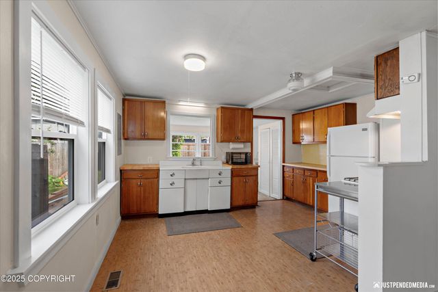 1801 Cleveland Avenue, Anchorage, AK 99517