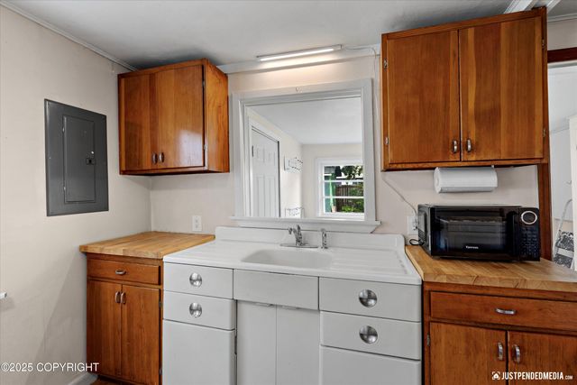 1801 Cleveland Avenue, Anchorage, AK 99517