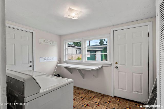 1801 Cleveland Avenue, Anchorage, AK 99517