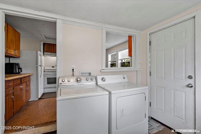 1801 Cleveland Avenue, Anchorage, AK 99517