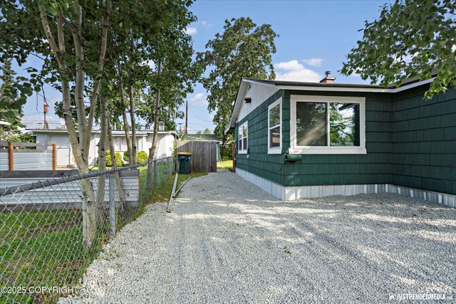 1801 Cleveland Avenue, Anchorage, AK 99517