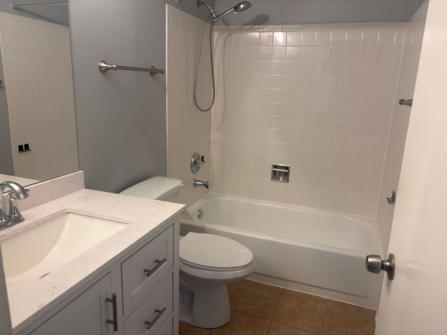 633 Mallard Court A2, Bartlett, IL 60103