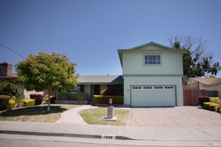 1688 Kearny Ct, Petaluma, CA 94954