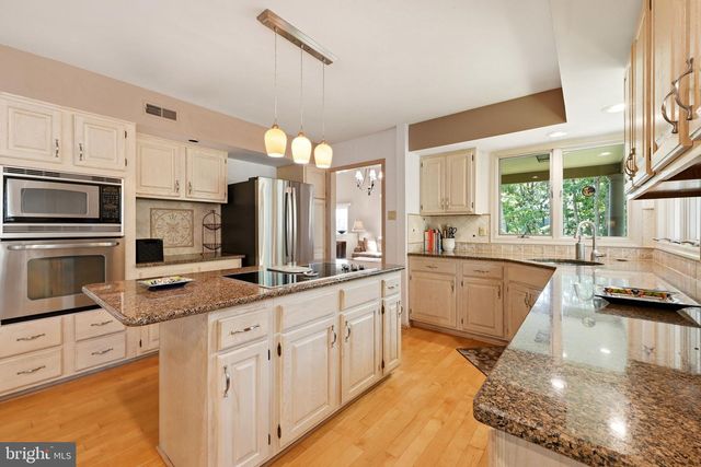 5 DEVONWOOD CT, Voorhees, NJ 08043
