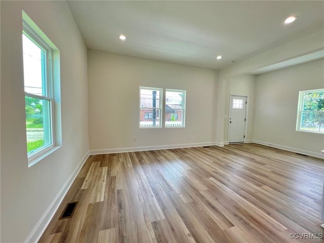1194 Melville St, Petersburg, VA 23803