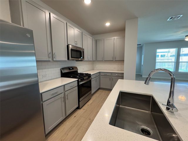 109 Corn LN, Hutto, TX 78634