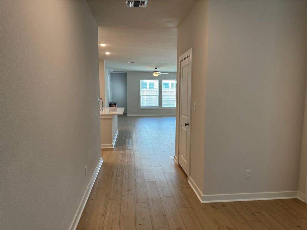 109 Corn LN, Hutto, TX 78634