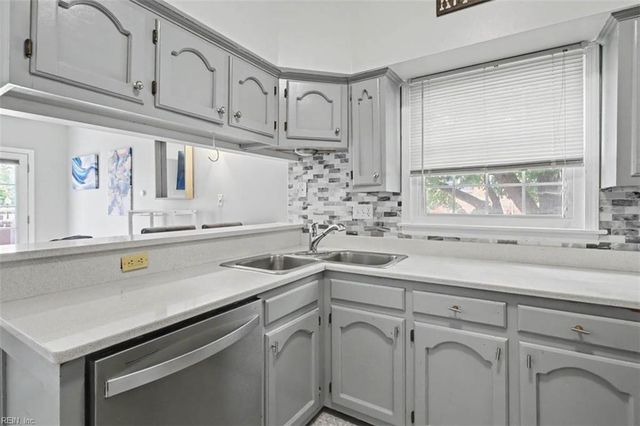 600 Guy LN, Newport News, VA 23602
