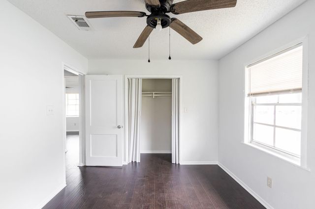 629 13th Avenue N, Texas City, TX 77590