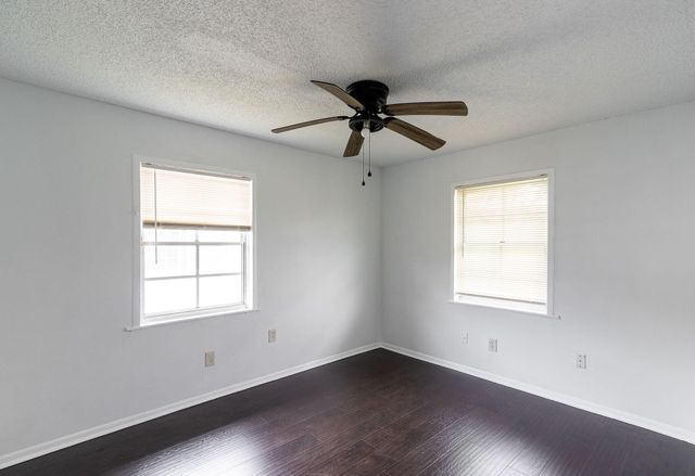 629 13th Avenue N, Texas City, TX 77590