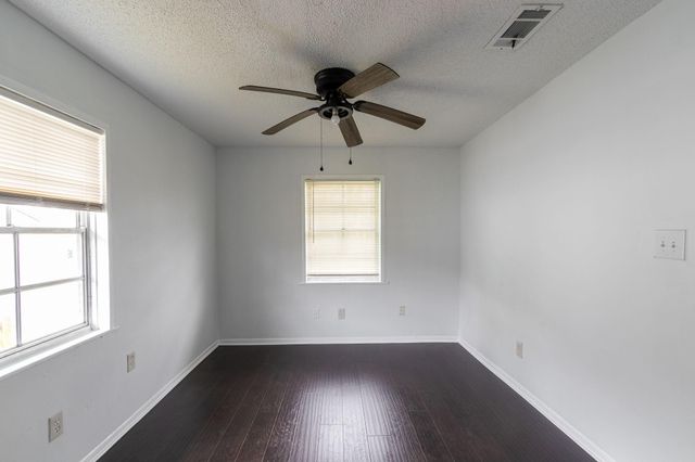 629 13th Avenue N, Texas City, TX 77590