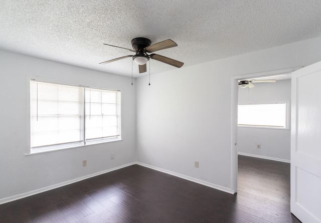 629 13th Avenue N, Texas City, TX 77590