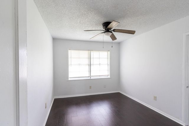 629 13th Avenue N, Texas City, TX 77590