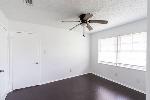 629 13th Avenue N, Texas City, TX 77590