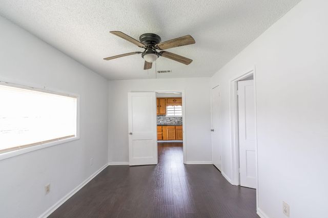 629 13th Avenue N, Texas City, TX 77590